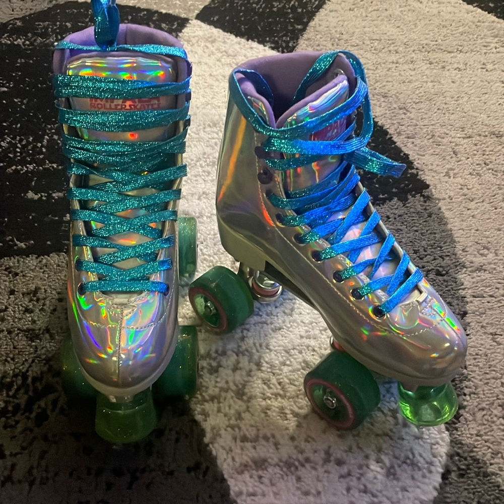Impala Quad Skate - color Holographic size 6 in women’s